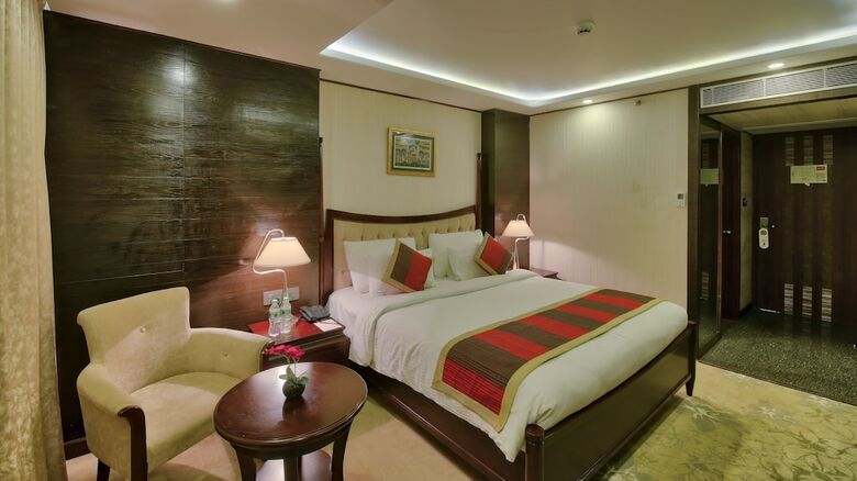Hotel Polo Inn & Suites