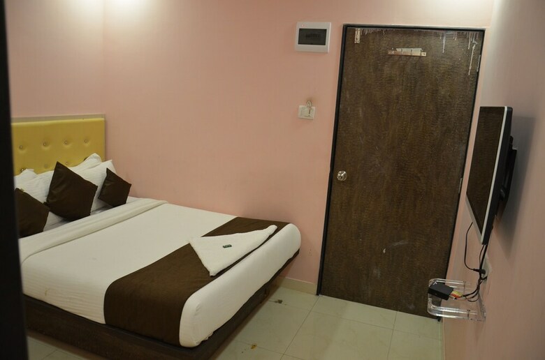 Hotel Sai Leela Grand