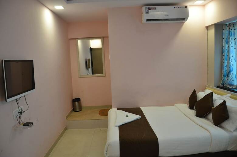 Hotel Sai Leela Grand