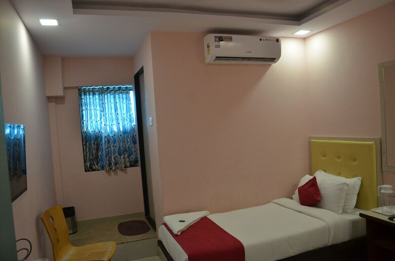 Hotel Sai Leela Grand