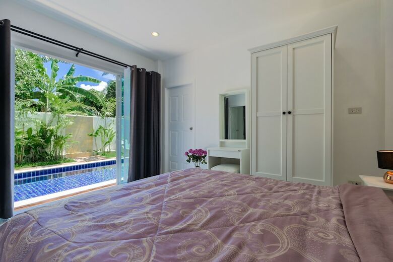 Private New Pool Villa Near Laguna
