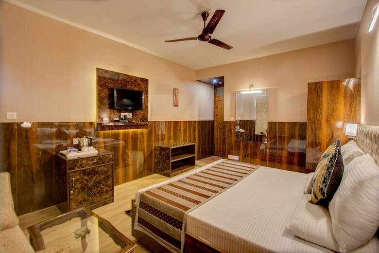 Hotel Natraj Pure Veg