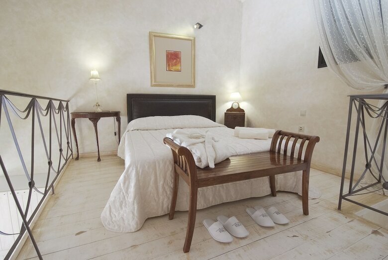 Hotel Ostra Mainalon Luxury Suites