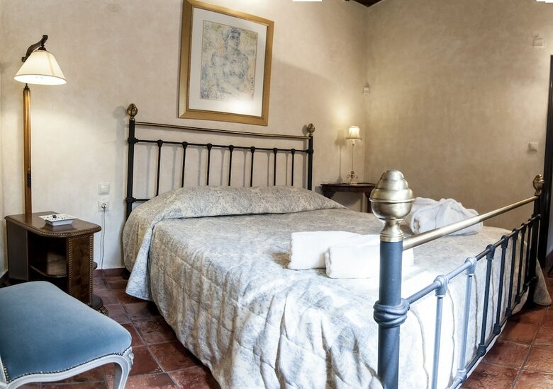 Hotel Ostra Mainalon Luxury Suites