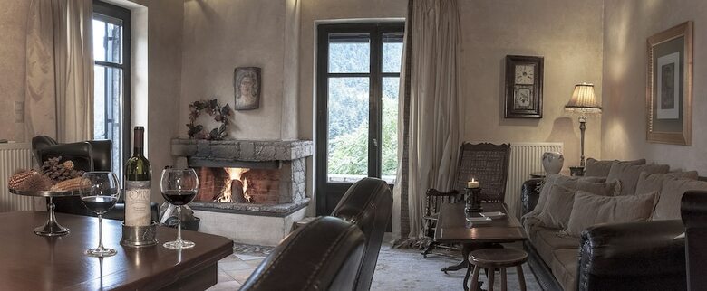 Hotel Ostra Mainalon Luxury Suites