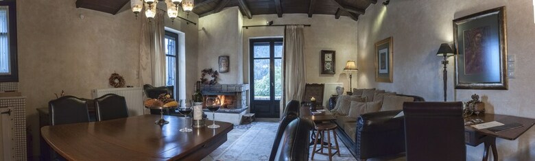 Hotel Ostra Mainalon Luxury Suites