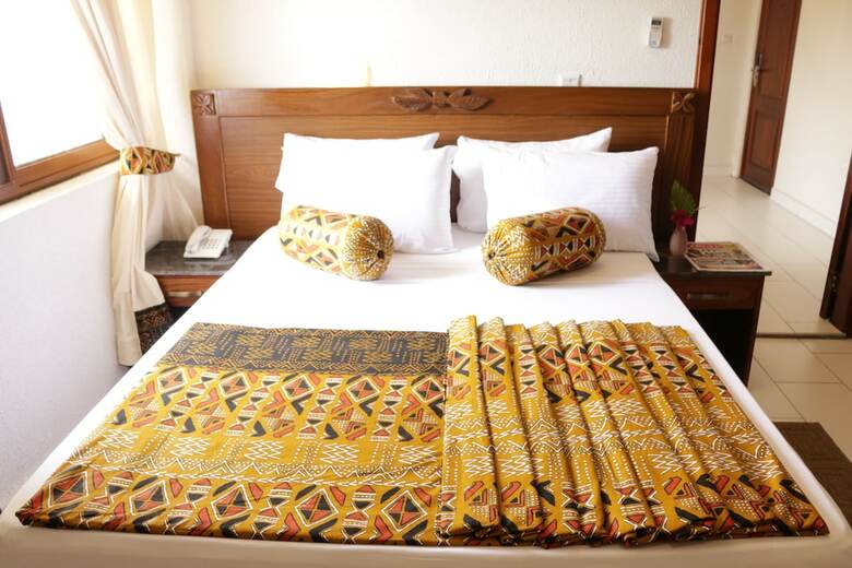 Coconut Grove Sakumono Hotel