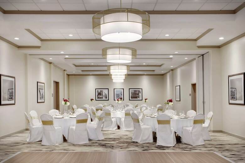 Hotel Doubletree By Hilton Chicago Midway Airport