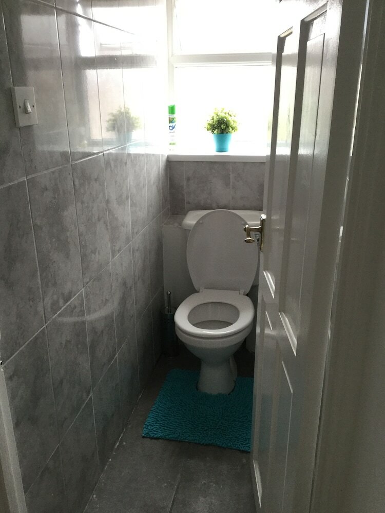 Apartamentos Nice 4 Bed Near Basildon Town Centre