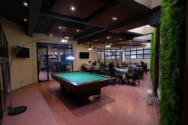 Kiwi Hotel