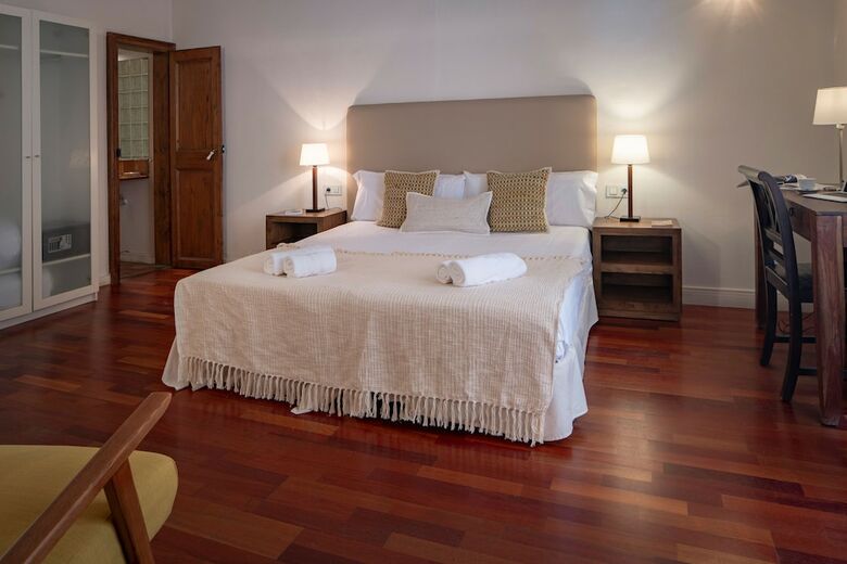 Habitat Apartments Ferran