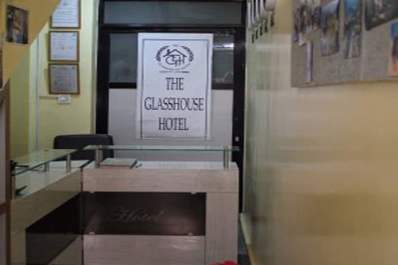 Hostal The Glasshouse Hotel & Hostel