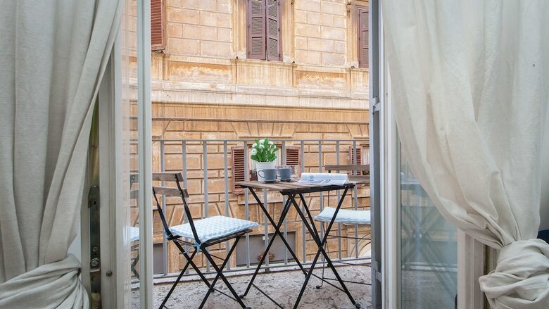Apartamento Rental In Rome Arenula Balcony