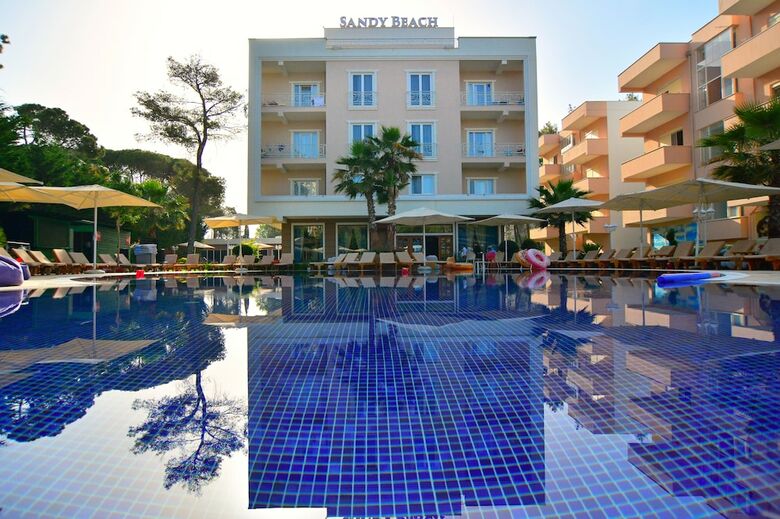 Hotel Sandy Beach Resort