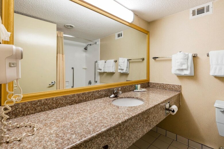 Clarion Hotel Williamsburg I-64