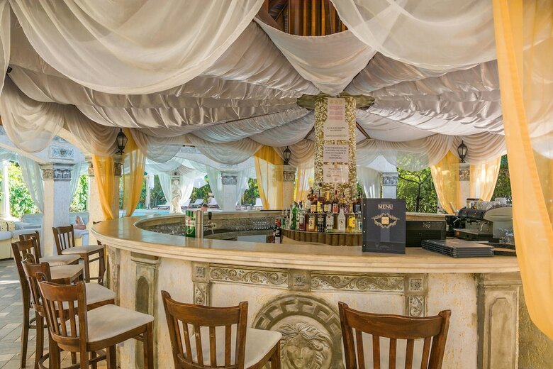 Golden Pearl Hotel