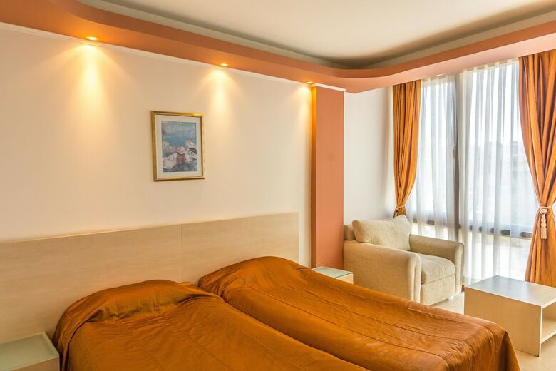 Golden Pearl Hotel