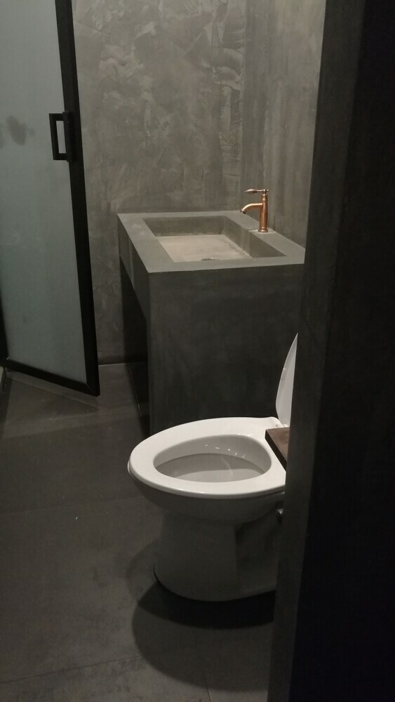 Hostal Ekanek Hostel Bangkok - Adults Only