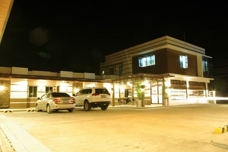 Hotel The Red Palm Suites And Restaurant
