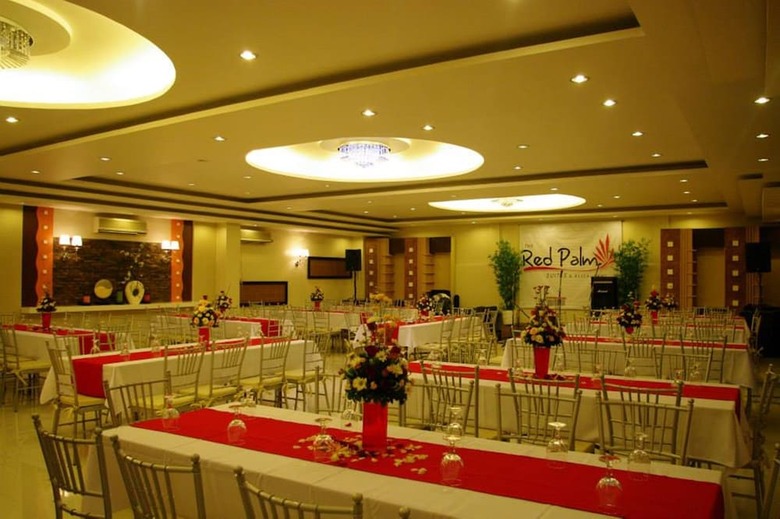 Hotel The Red Palm Suites And Restaurant