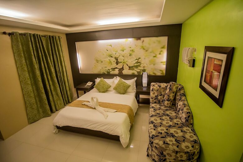 Hotel The Red Palm Suites And Restaurant