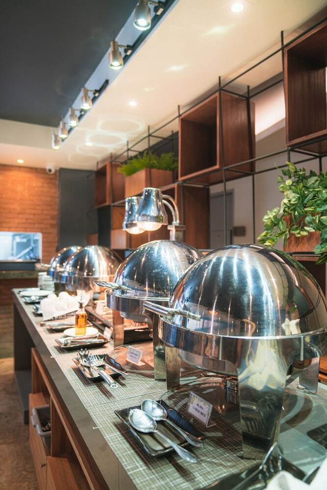 Ferra Hotel And Garden Suites