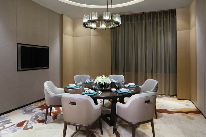 Hotel Courtyard By Marriott Zhengzhou Airport