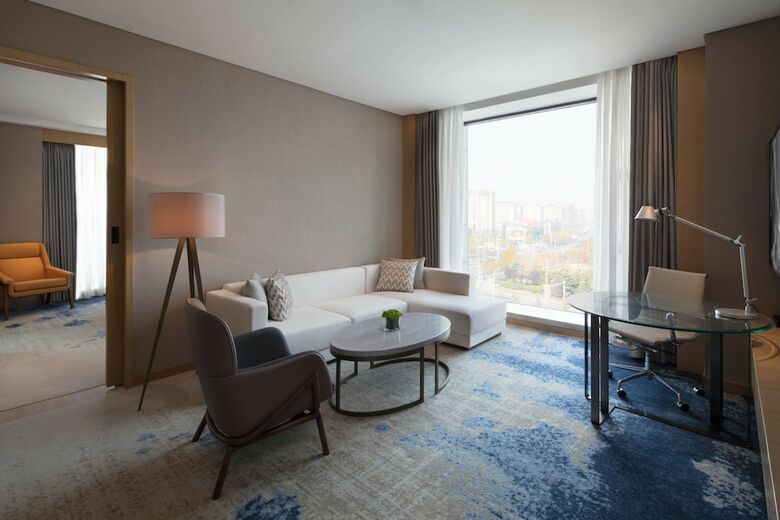 Hotel Courtyard By Marriott Zhengzhou Airport