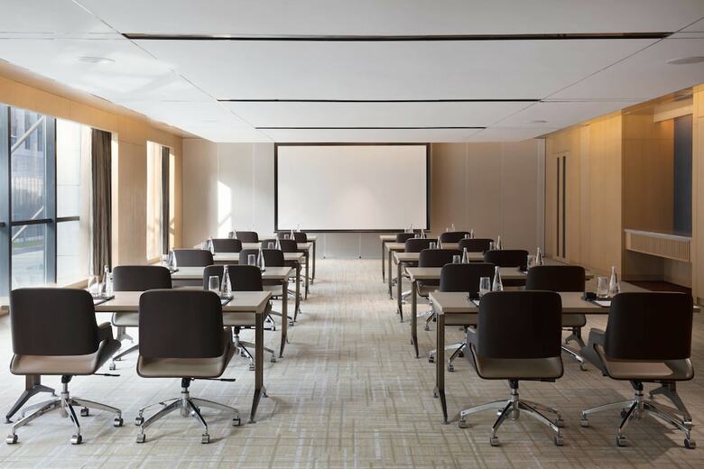Hotel Courtyard By Marriott Zhengzhou Airport