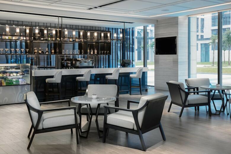 Hotel Courtyard By Marriott Zhengzhou Airport