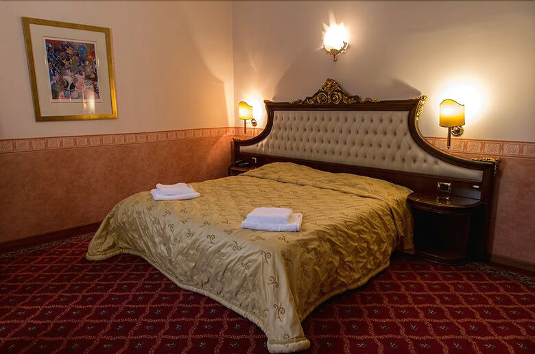 Alexios Inn Hotel