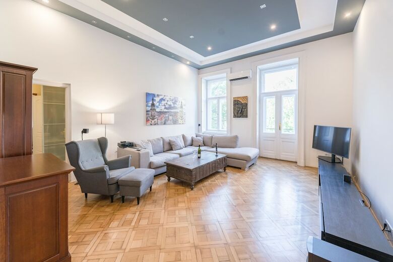 Oasis Apartments - Broadway II
