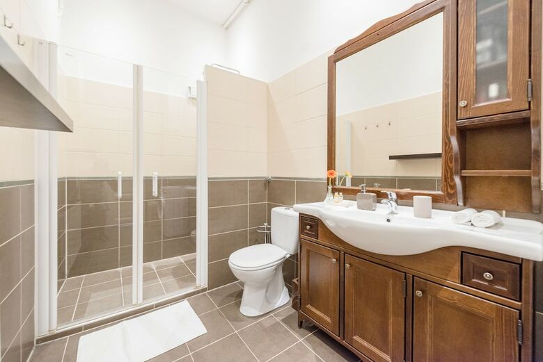 Oasis Apartments - Broadway II