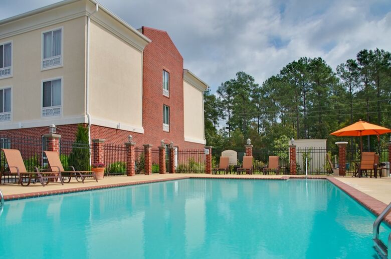 Holiday Inn Express Hotel & Suites Natchitoches