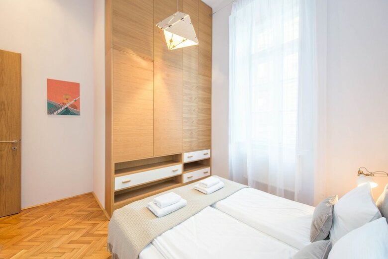Oasis Apartments - Paulay Ede Street