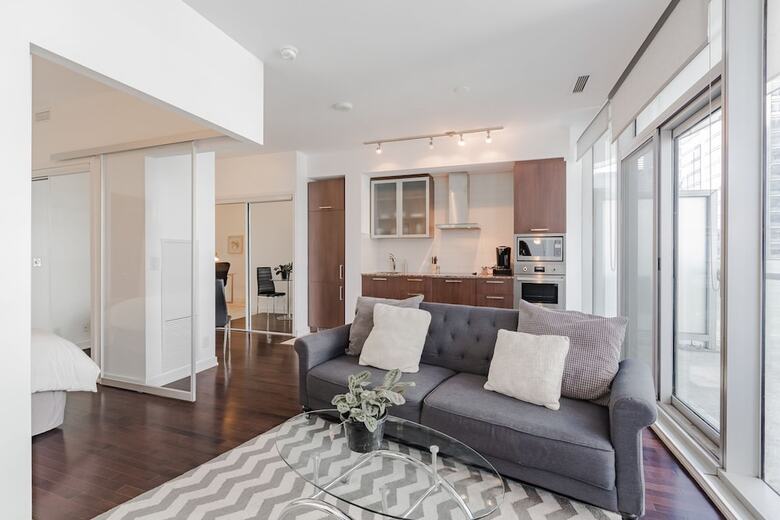 Noel Suites - York And Harbour St.