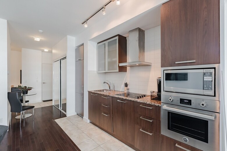 Noel Suites - York And Harbour St.