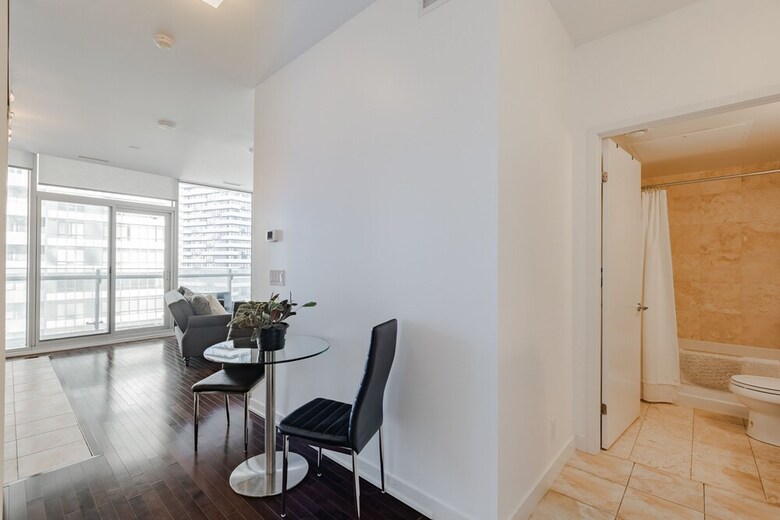 Noel Suites - York And Harbour St.
