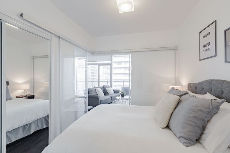 Noel Suites - York And Harbour St.