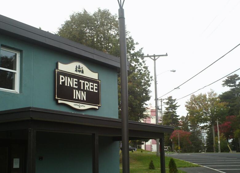 Hotel Pine Tree Inn