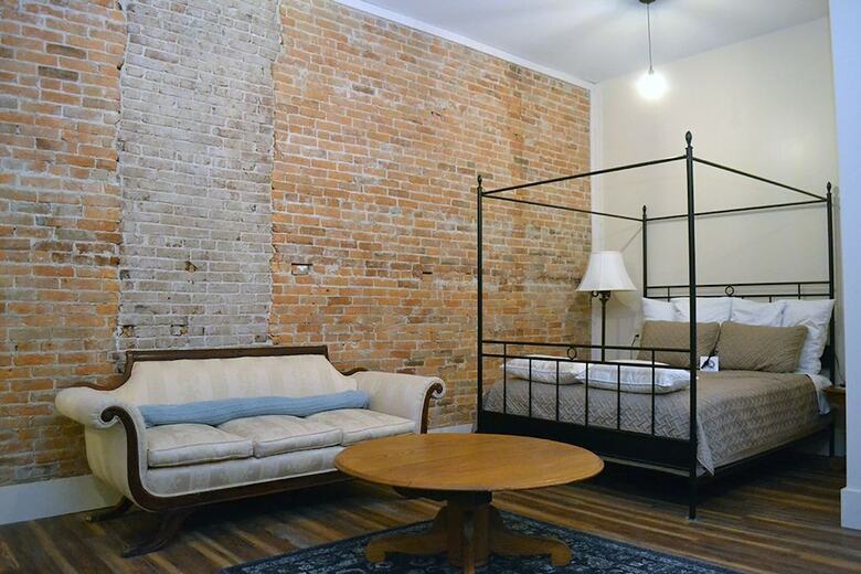 Hotel Eighteen-ninety Sleepover