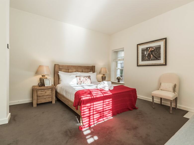 Apartamentos The Eamon Develara Suite - Hiphipstay
