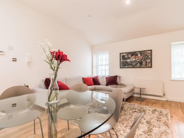 Apartamentos The Eamon Develara Suite - Hiphipstay