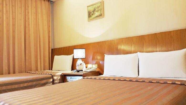 Yifeng Business Motel