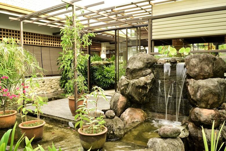 Qi Hotel And Club