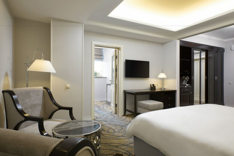 Marina Yacht Hotel