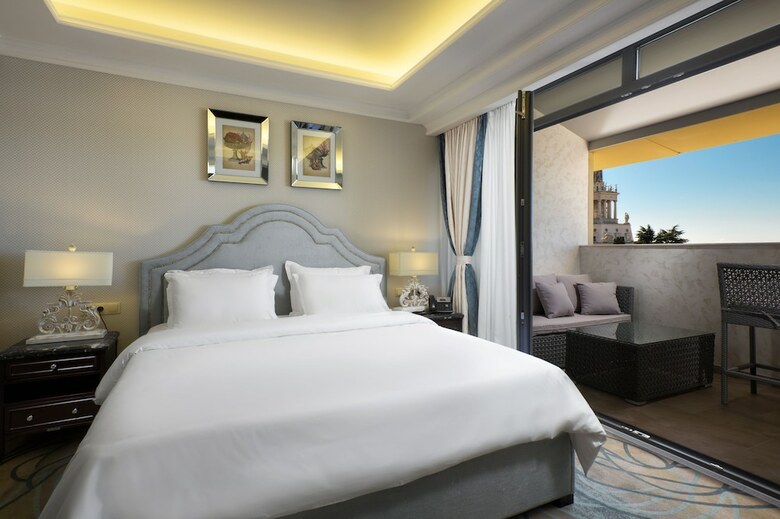 Marina Yacht Hotel