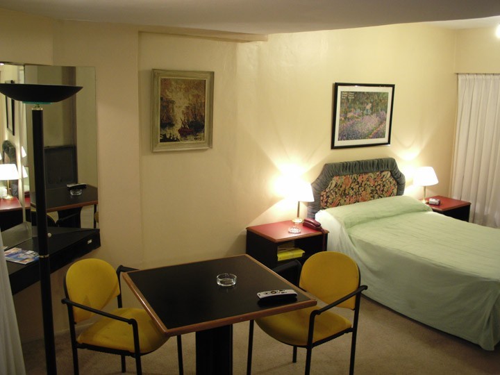 Hotel Embassy All Suites