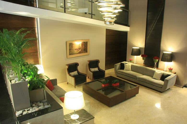 Grand King Hotel