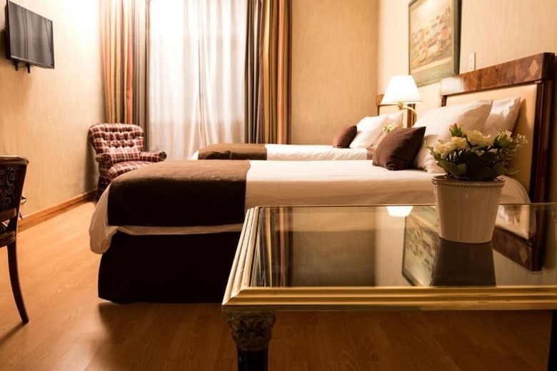 Hotel Mayflower Suites